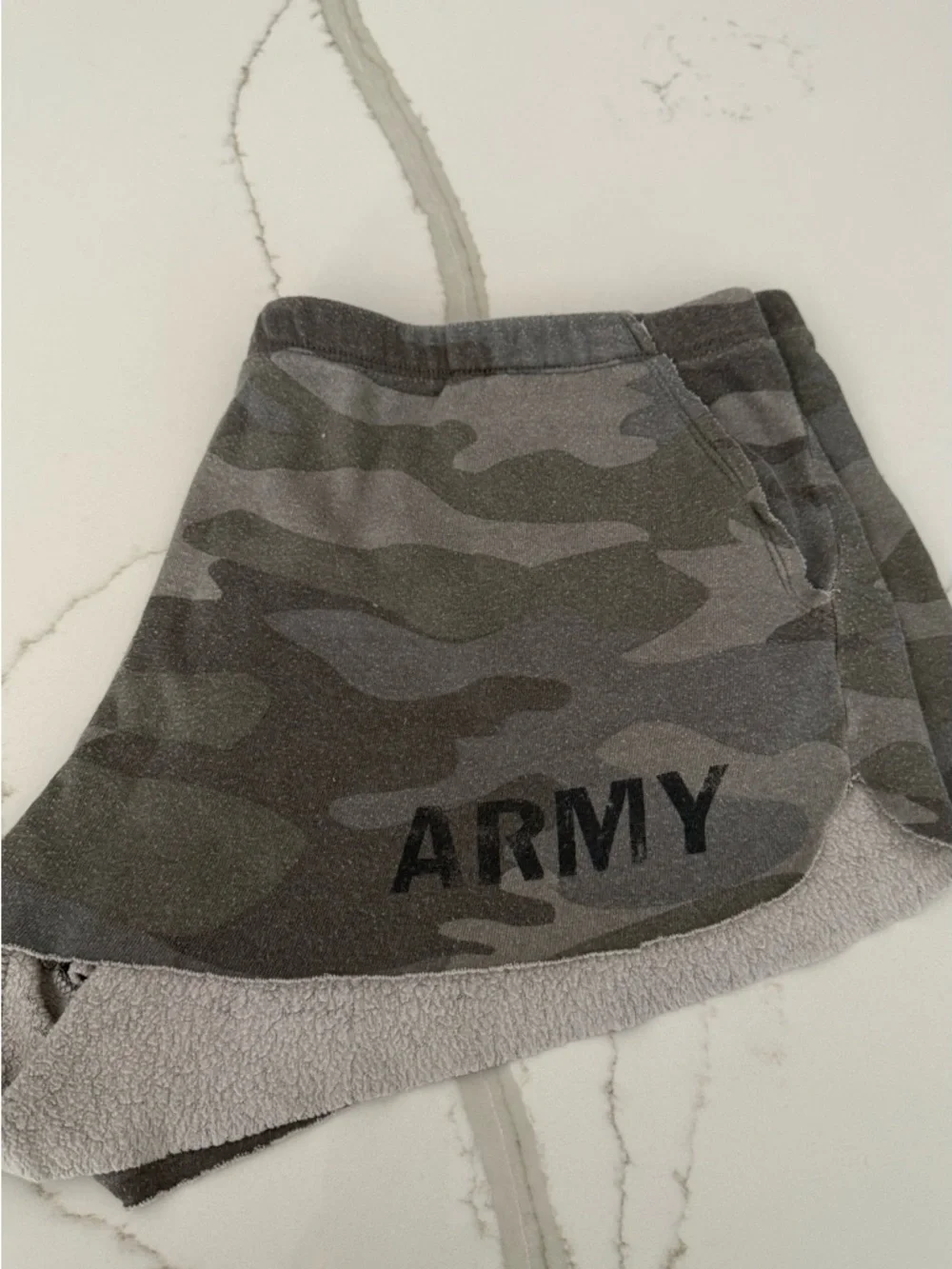 U.S. Army Women's Camo Shorts - Olive Green & Gray Size L - Urban outfitters - Picture 1 of 3